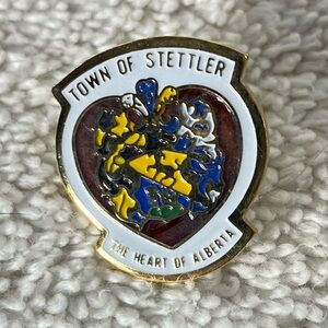 5/$35 Vintage Town Of Stettler The Heart Of Alberta Enamel Souvenir Pin
